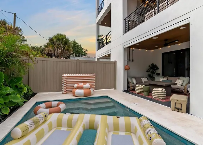 Experience Pool, Gym, Game 10 Beds *