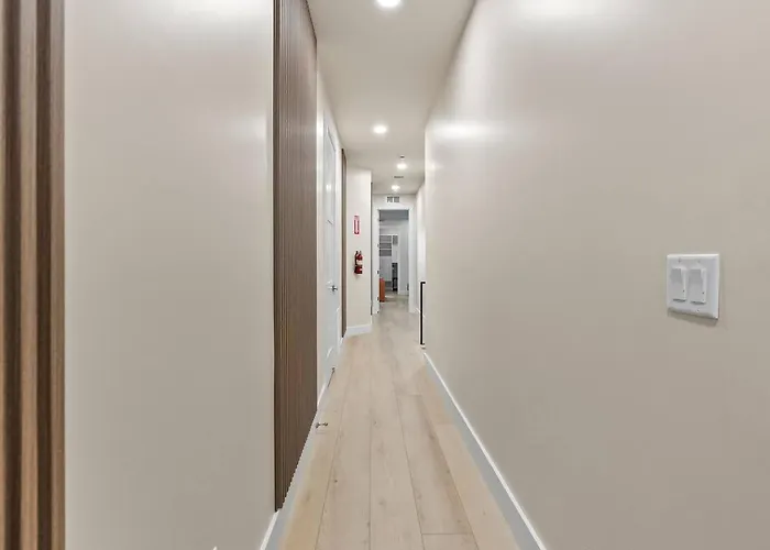 Experience Pool, Gym, Game 10 Beds