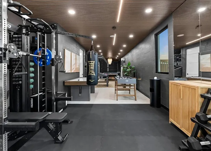 Experience Pool, Gym, Game 10 Beds